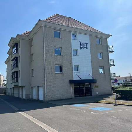 Lumineux Avec Bow-window Et Vue Sur La Nature, Confort Avec Deux Places De Parking Privees Et Acces Avec Ascenseur 아파트